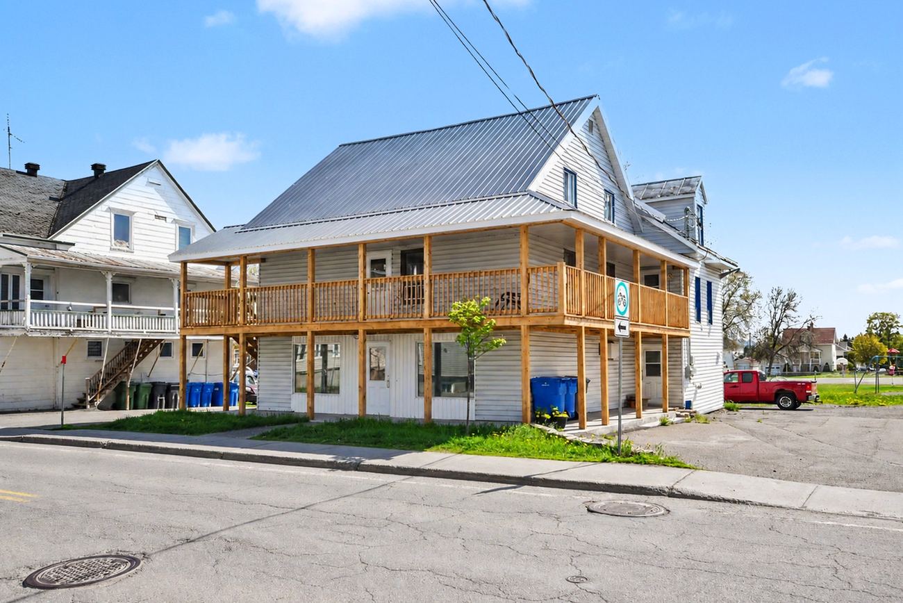 63 Rue Principale N., Saint-Jean-de-Dieu — Maison à étages à vendre