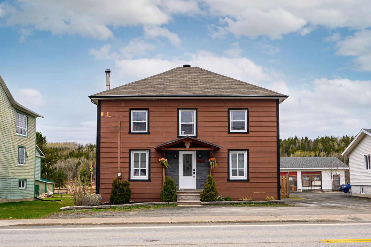 307 Route 132, Saint-Simon-de-Rimouski — Maison à étages à vendre