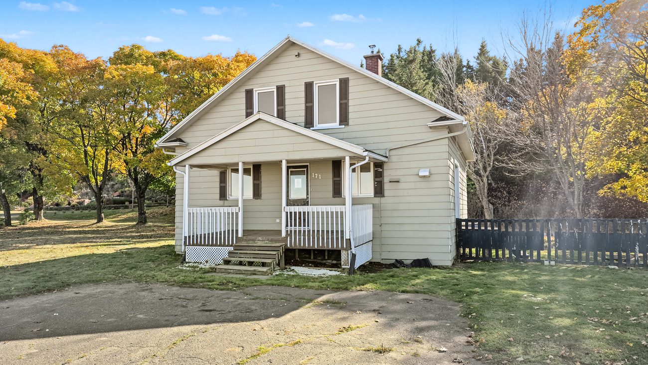 171, Route 132 Ouest, L'Isle-Verte — Maison à un étage et demi à vendre