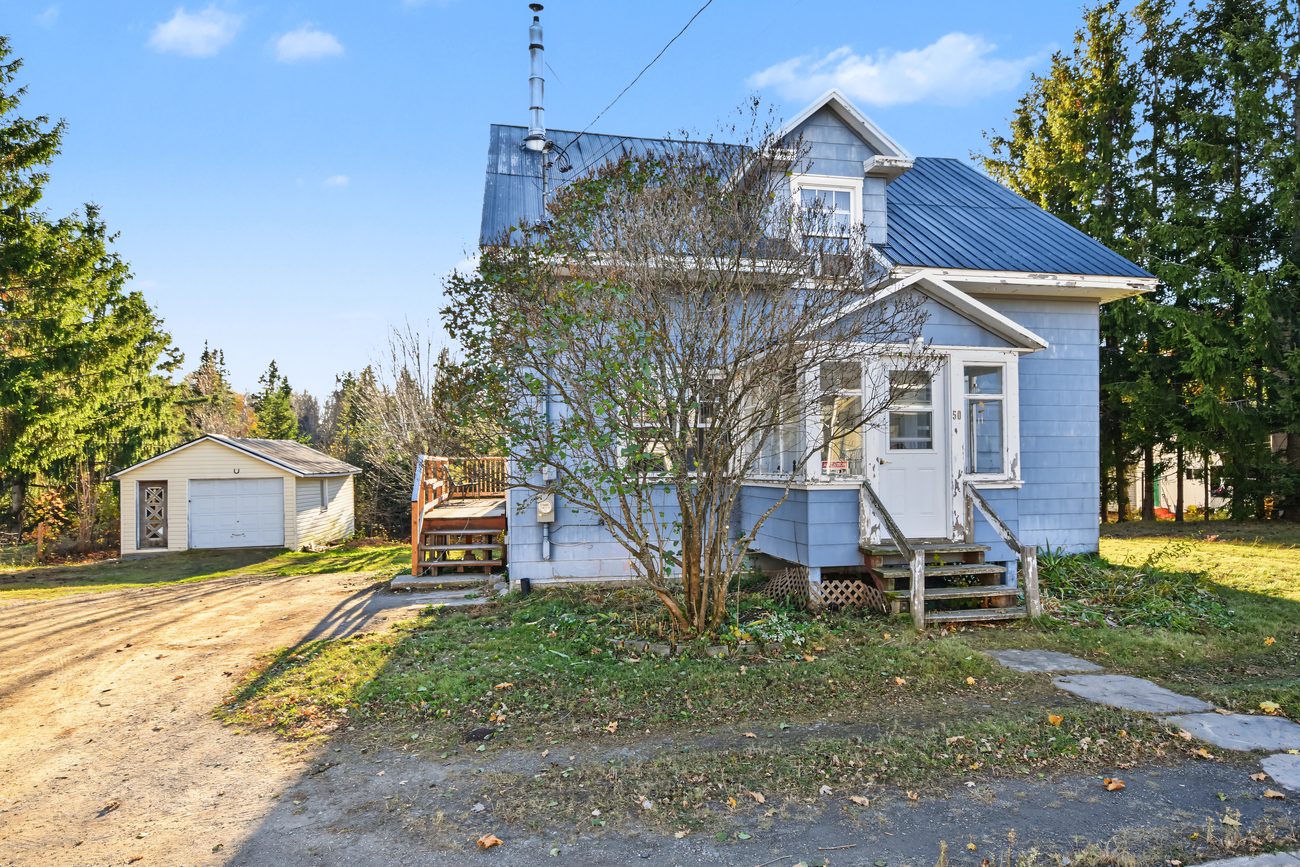 50, rue Principale, Sainte-Françoise — Maison à un étage et demi à vendre